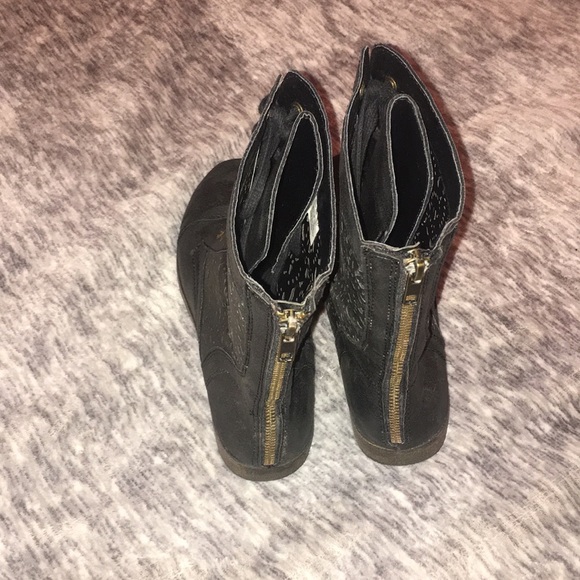 Rampage Black Boots with Cuttout Design - Picture 4 of 4